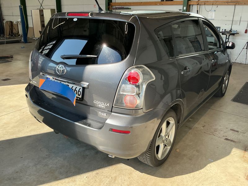 Toyota Corolla Verso 2.2 D-4D D-Cat Executive — zdjęcie 2