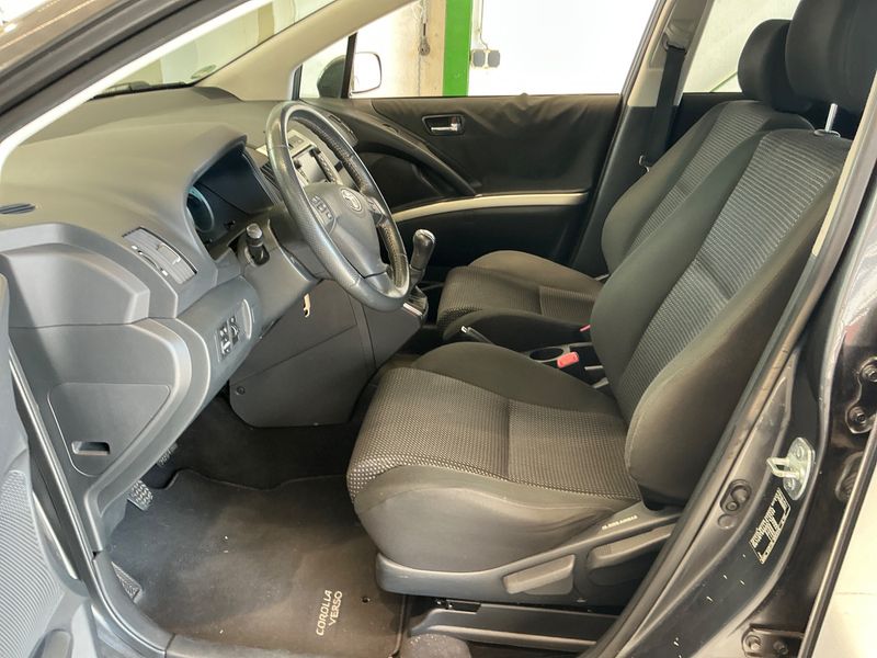 Toyota Corolla Verso 2.2 D-4D D-Cat Executive — zdjęcie 3