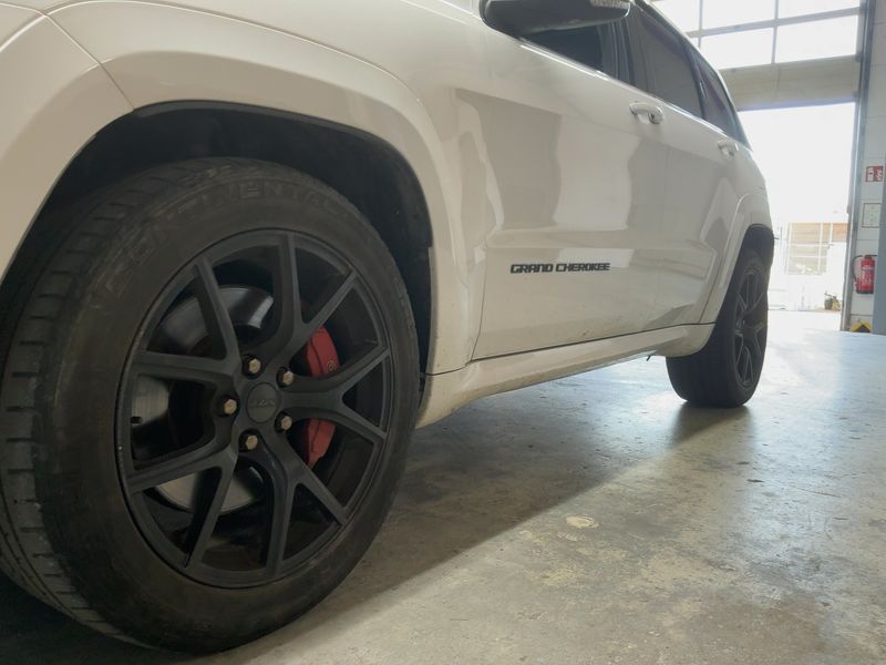 Jeep Grand Cherokee 6.4 V8 HEMI SRT — zdjęcie 2