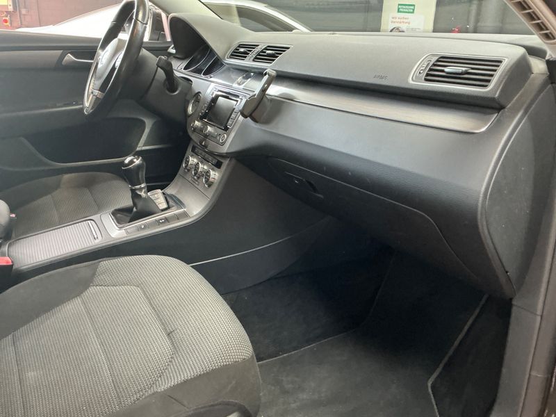 Volkswagen Passat 2.0 TDI Comfortline BlueMotion Tech 2014 – снимка 23