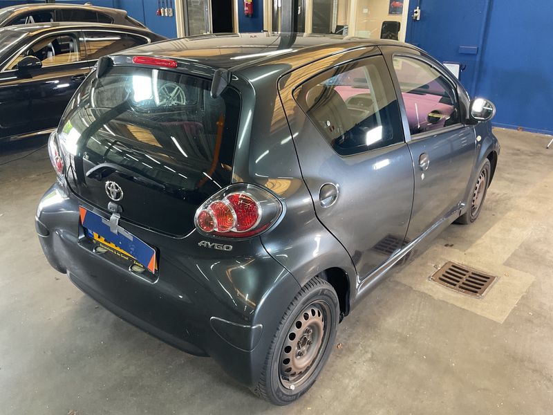 Toyota Aygo 1.0 Club — zdjęcie 2