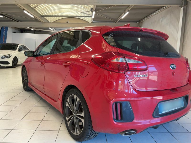 Kia cee'd 1.6 CRDi GT Line — zdjęcie 3