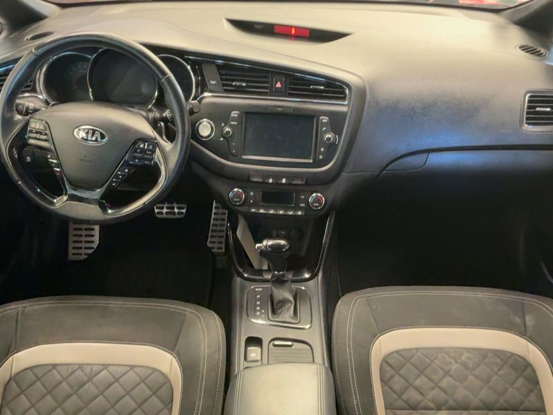 Kia cee'd 1.6 CRDi GT Line — zdjęcie 12