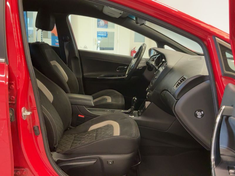 Kia cee'd 1.6 CRDi GT Line — zdjęcie 11