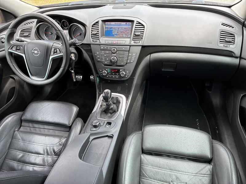 Opel Insignia Sports Tourer 2.0 CDTI Sport — zdjęcie 11
