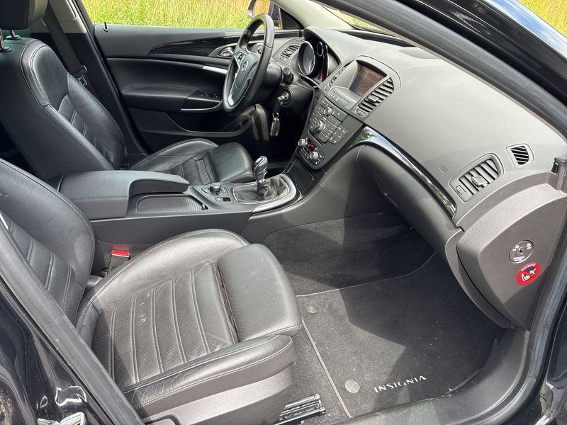 Opel Insignia Sports Tourer 2.0 CDTI Sport — zdjęcie 10