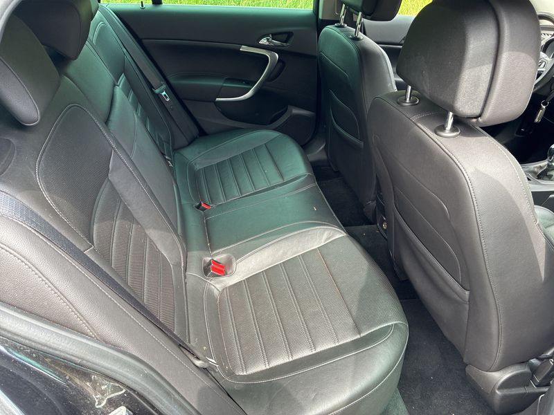 Opel Insignia Sports Tourer 2.0 CDTI Sport — zdjęcie 14