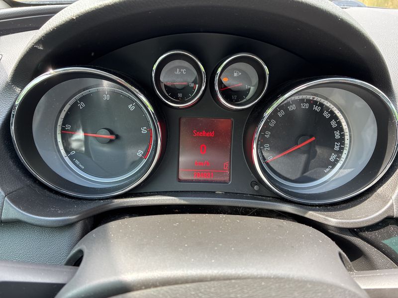 Opel Insignia Sports Tourer 2.0 CDTI Sport — zdjęcie 12