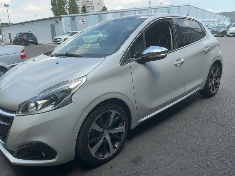 Peugeot 208 1.2 e-THP Féline 2017 – снимка 2