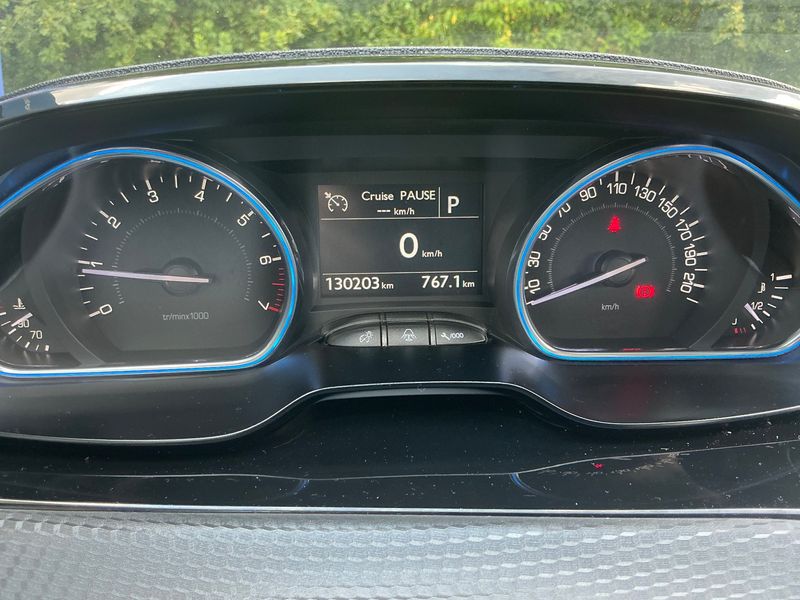Peugeot 208 1.2 e-THP Féline 2017 – снимка 18