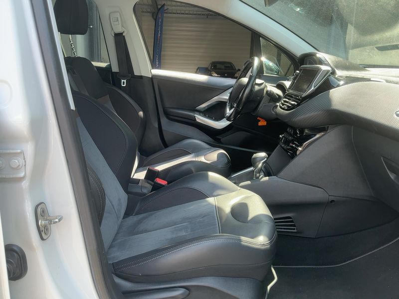 Peugeot 208 1.2 e-THP Féline 2017 – снимка 16