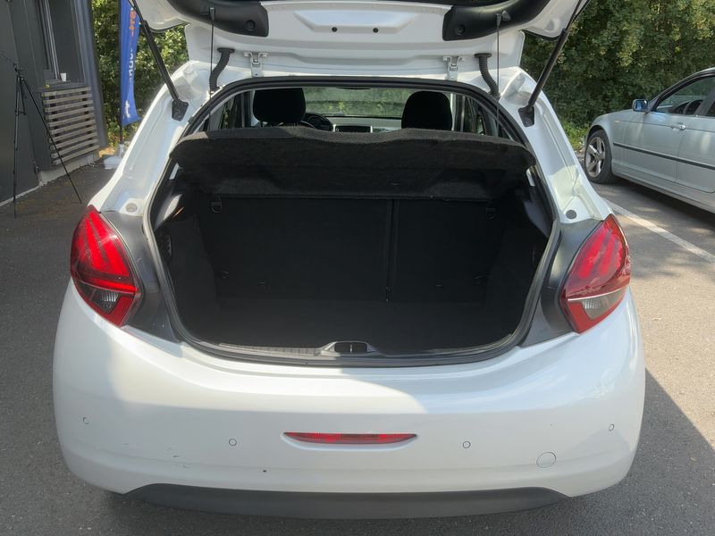 Peugeot 208 1.2 e-THP Féline 2017 – снимка 15