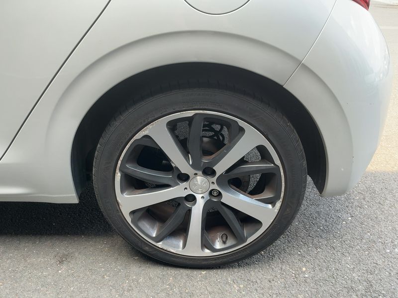 Peugeot 208 1.2 e-THP Féline 2017 – снимка 5