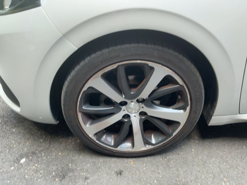 Peugeot 208 1.2 e-THP Féline 2017 – снимка 3