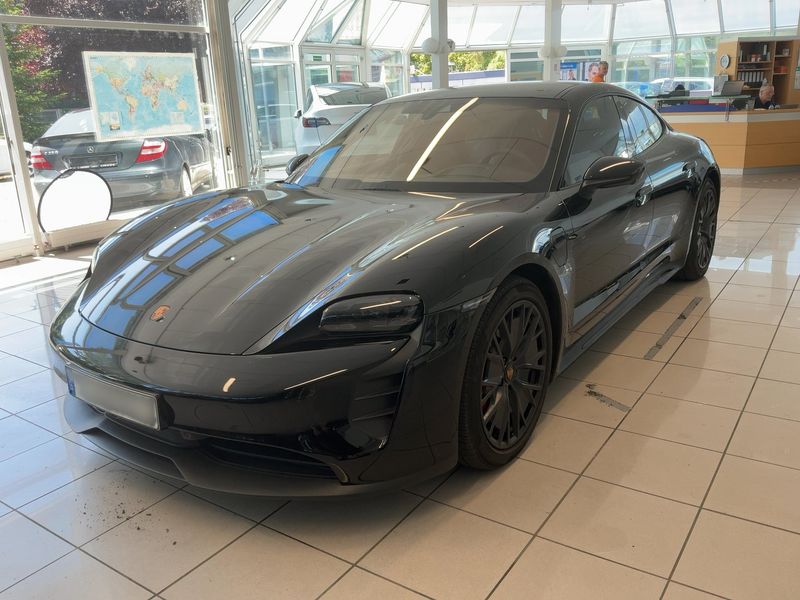 Porsche Taycan GTS