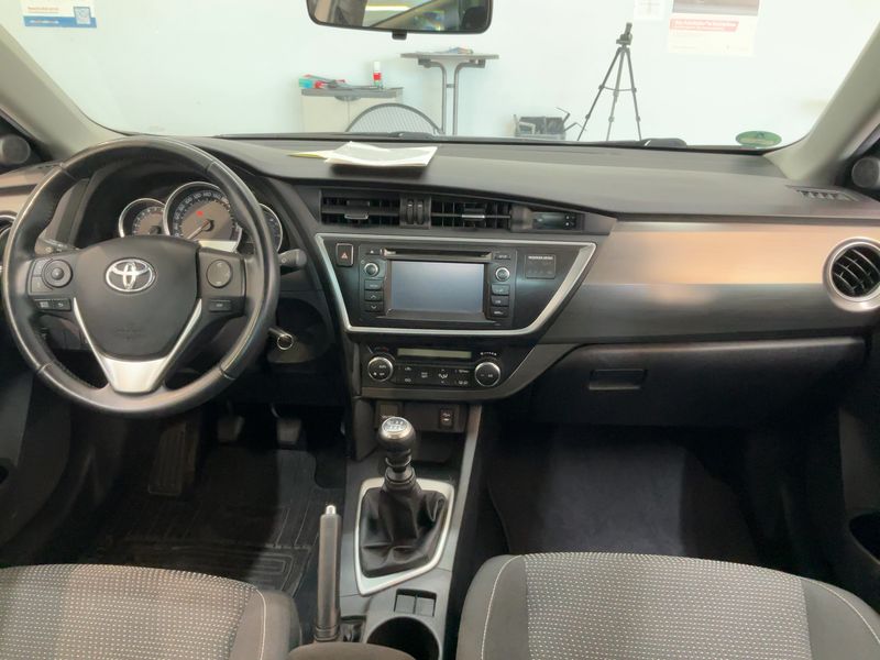 Toyota Auris Touring Sports 1.6 Life+ 2013 – снимка 18