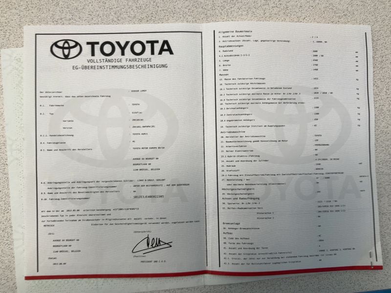 Toyota Auris Touring Sports 1.6 Life+ 2013 – снимка 22