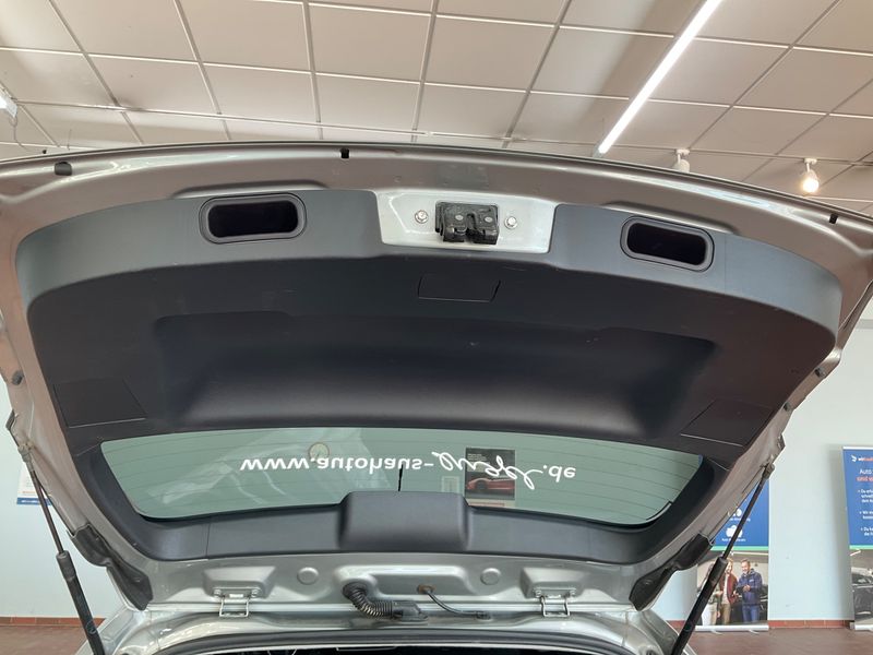 Toyota Auris Touring Sports 1.6 Life+ 2013 – снимка 33