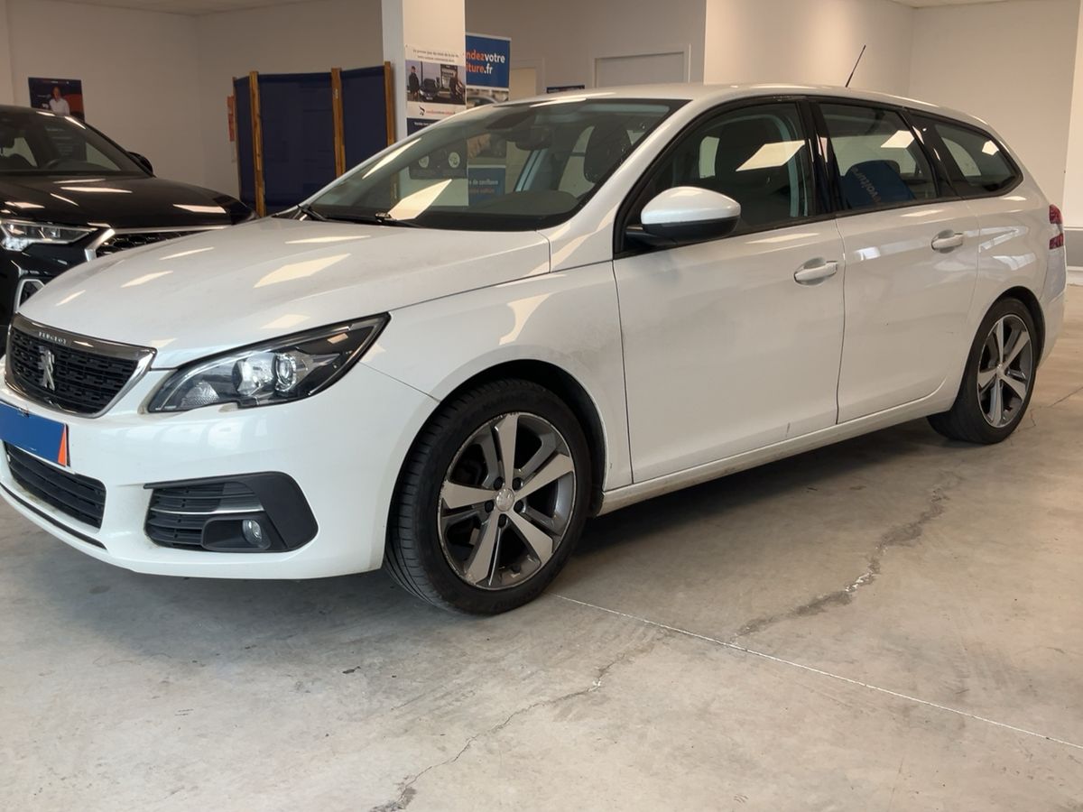 Peugeot 308 2019 — photo 1