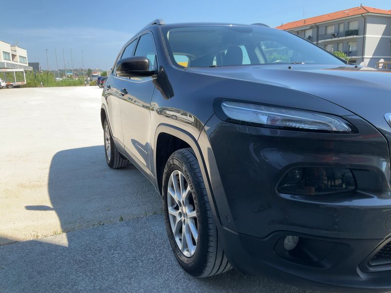 Jeep Cherokee 2.2 M-Jet Longitude 4WD — zdjęcie 8