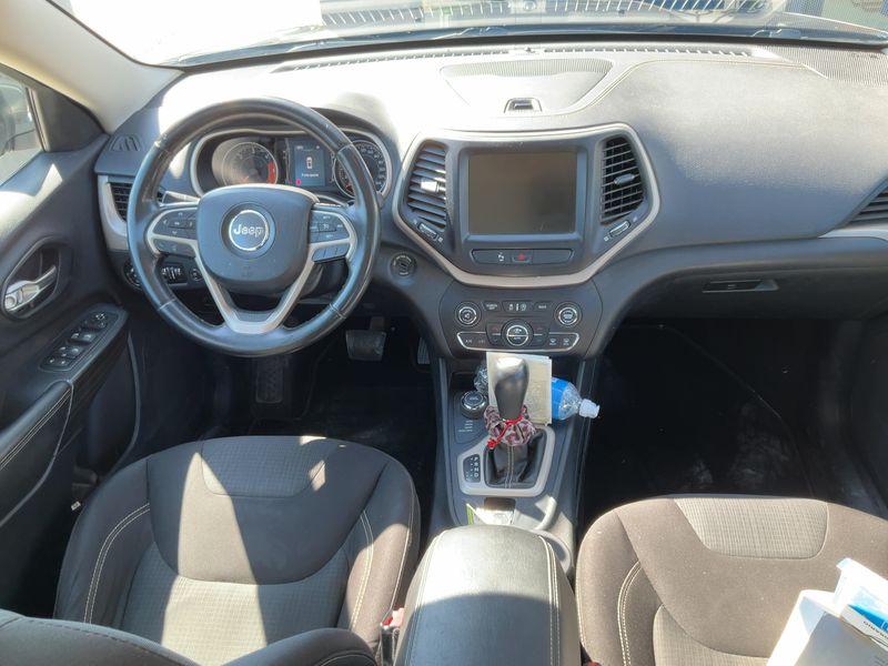 Jeep Cherokee 2.2 M-Jet Longitude 4WD — zdjęcie 12