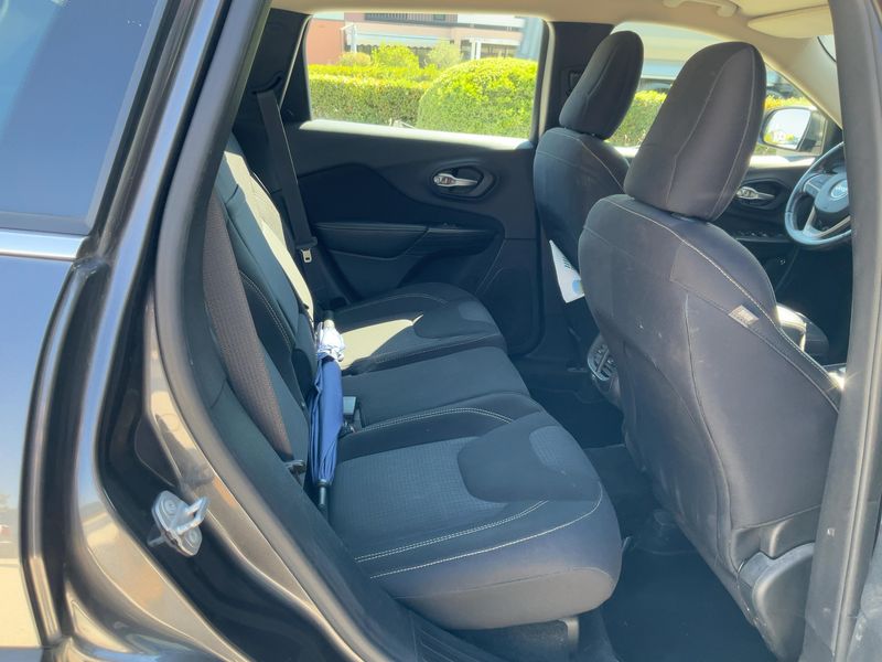 Jeep Cherokee 2.2 M-Jet Longitude 4WD — zdjęcie 14