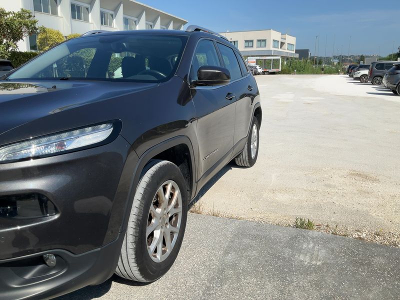 Jeep Cherokee 2.2 M-Jet Longitude 4WD — zdjęcie 2