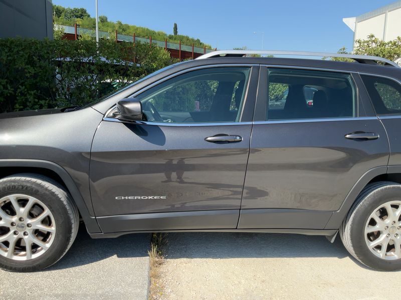 Jeep Cherokee 2.2 M-Jet Longitude 4WD — zdjęcie 4