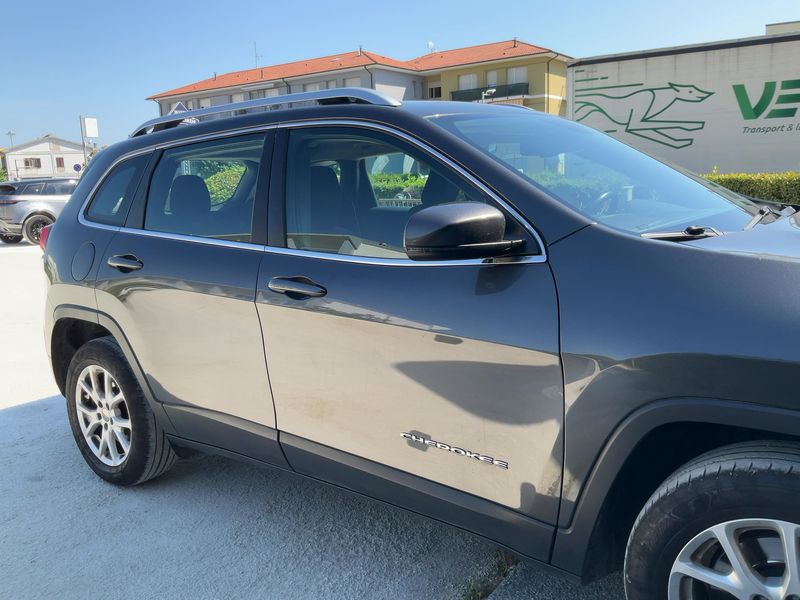Jeep Cherokee 2.2 M-Jet Longitude 4WD — zdjęcie 7