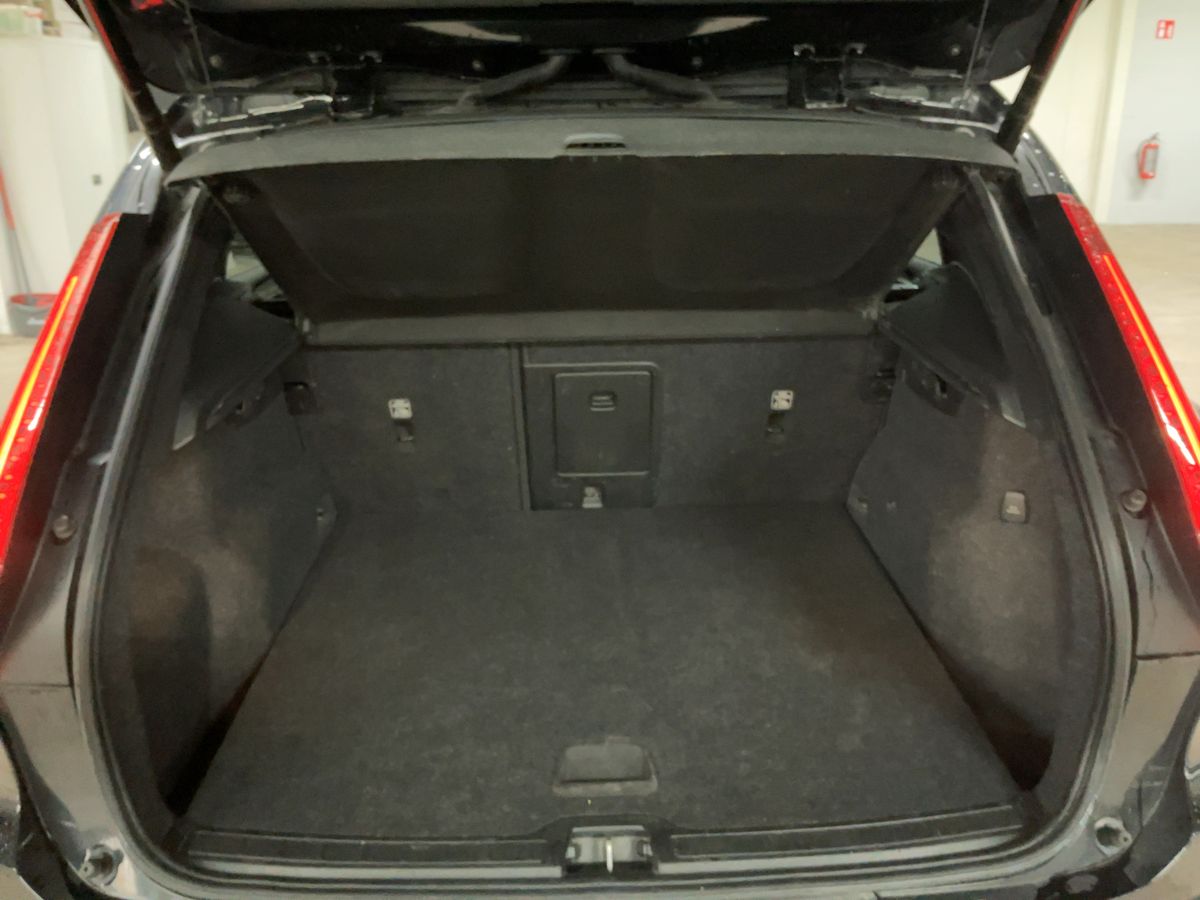 Volvo XC40 2022 — photo 16