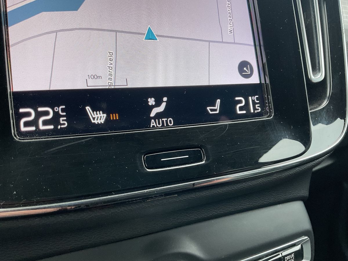 Volvo XC40 2022 — photo 25