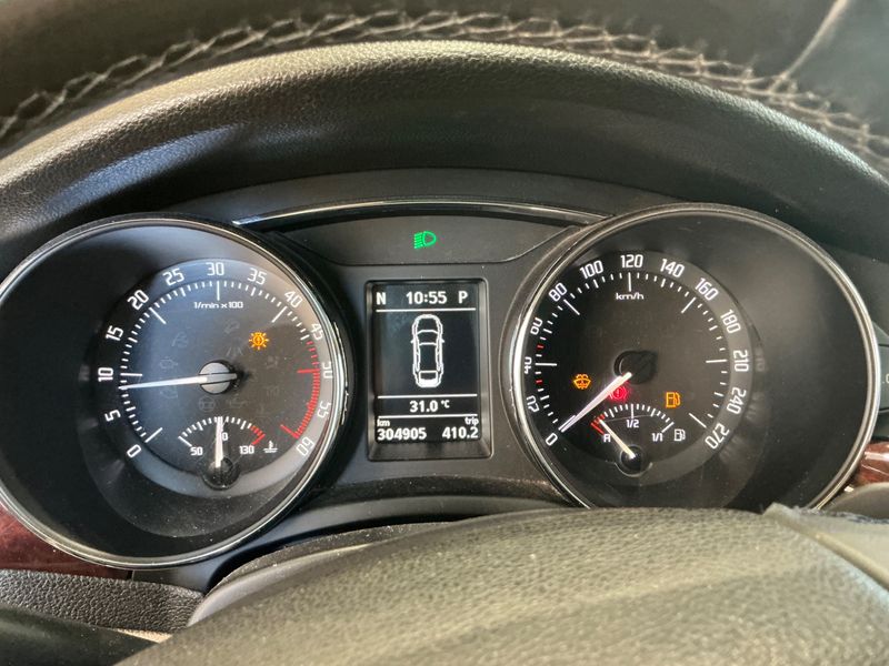 Skoda Superb 2.0 TDI Elegance — zdjęcie 4