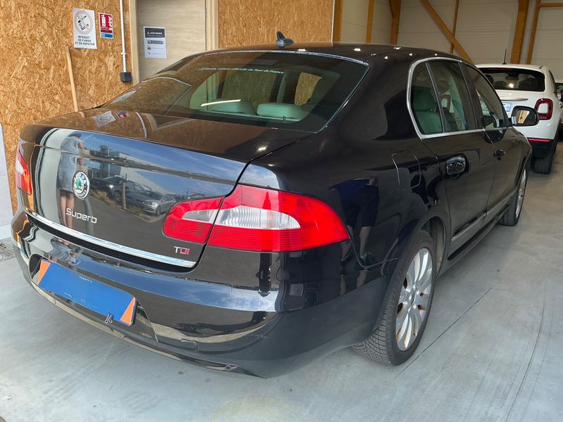 Skoda Superb 2.0 TDI Elegance — zdjęcie 2