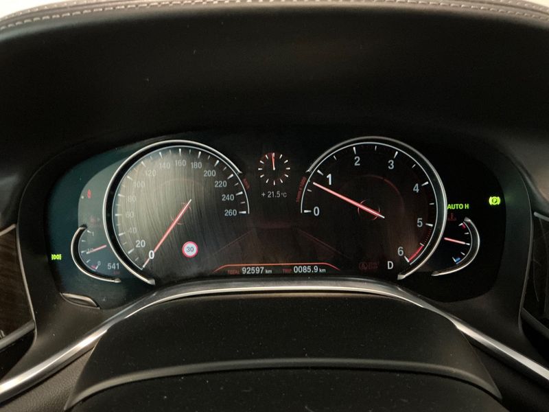 BMW 7er 730d L xDrive — zdjęcie 13