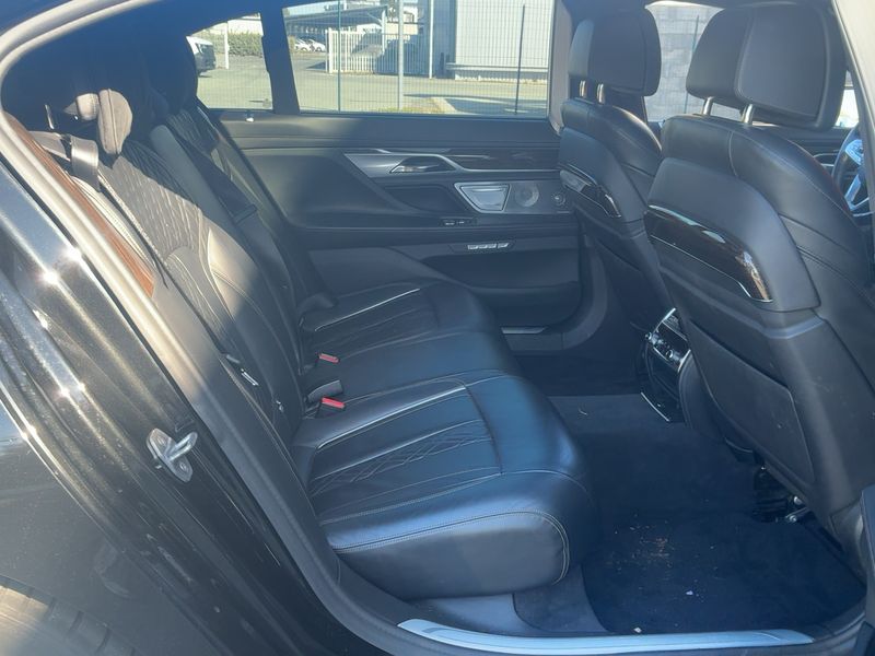 BMW 7er 730d L xDrive — zdjęcie 14