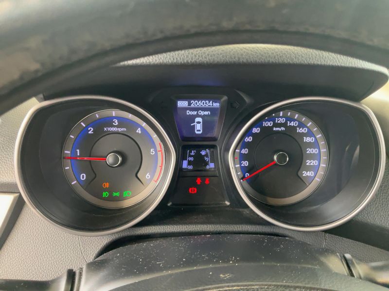 Hyundai i30 1.4 CRDi City S — zdjęcie 13