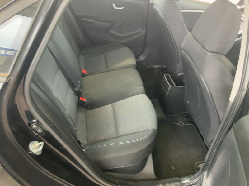 Hyundai i30 1.4 CRDi City S — zdjęcie 14