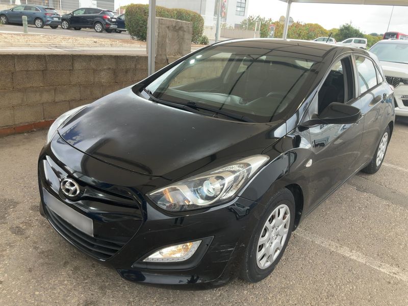 Hyundai i30 1.4 CRDi City S — zdjęcie 1