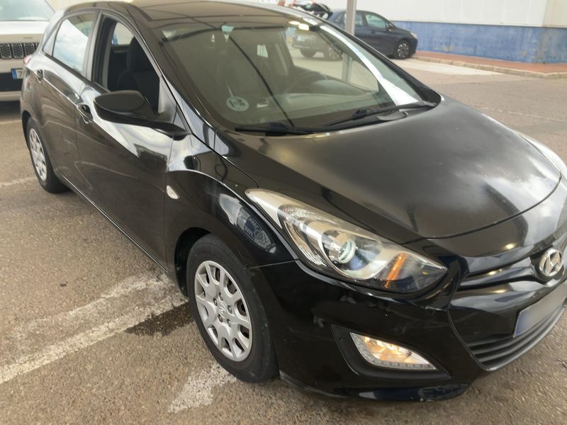 Hyundai i30 1.4 CRDi City S — zdjęcie 8