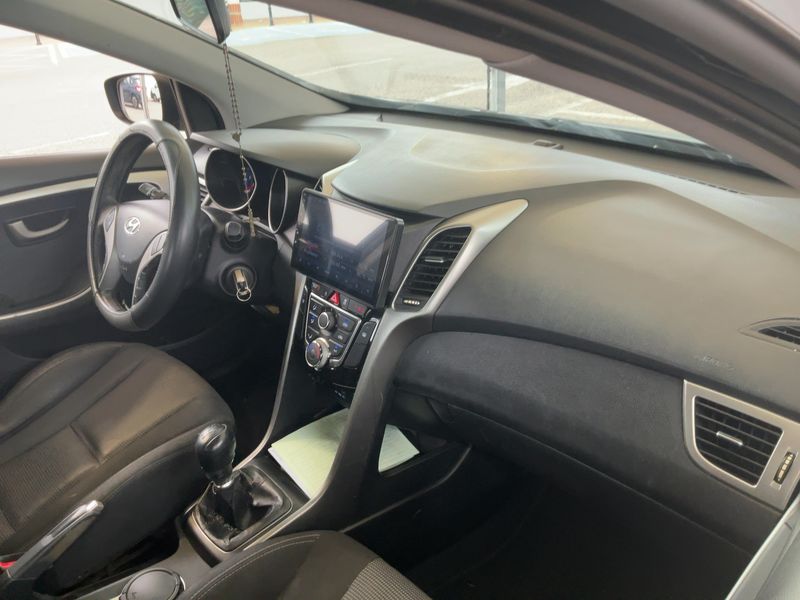 Hyundai i30 1.4 CRDi City S — zdjęcie 11