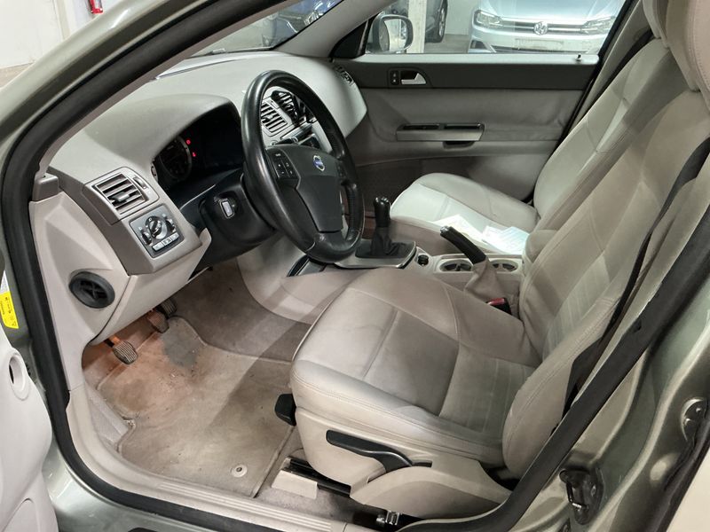 Volvo S40 2.0 D Momentum — zdjęcie 3