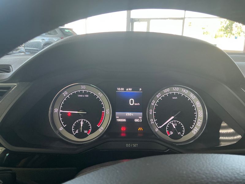 Skoda Superb 2.0 TDI Laurin & Klement 4x4 2018 – снимка 19