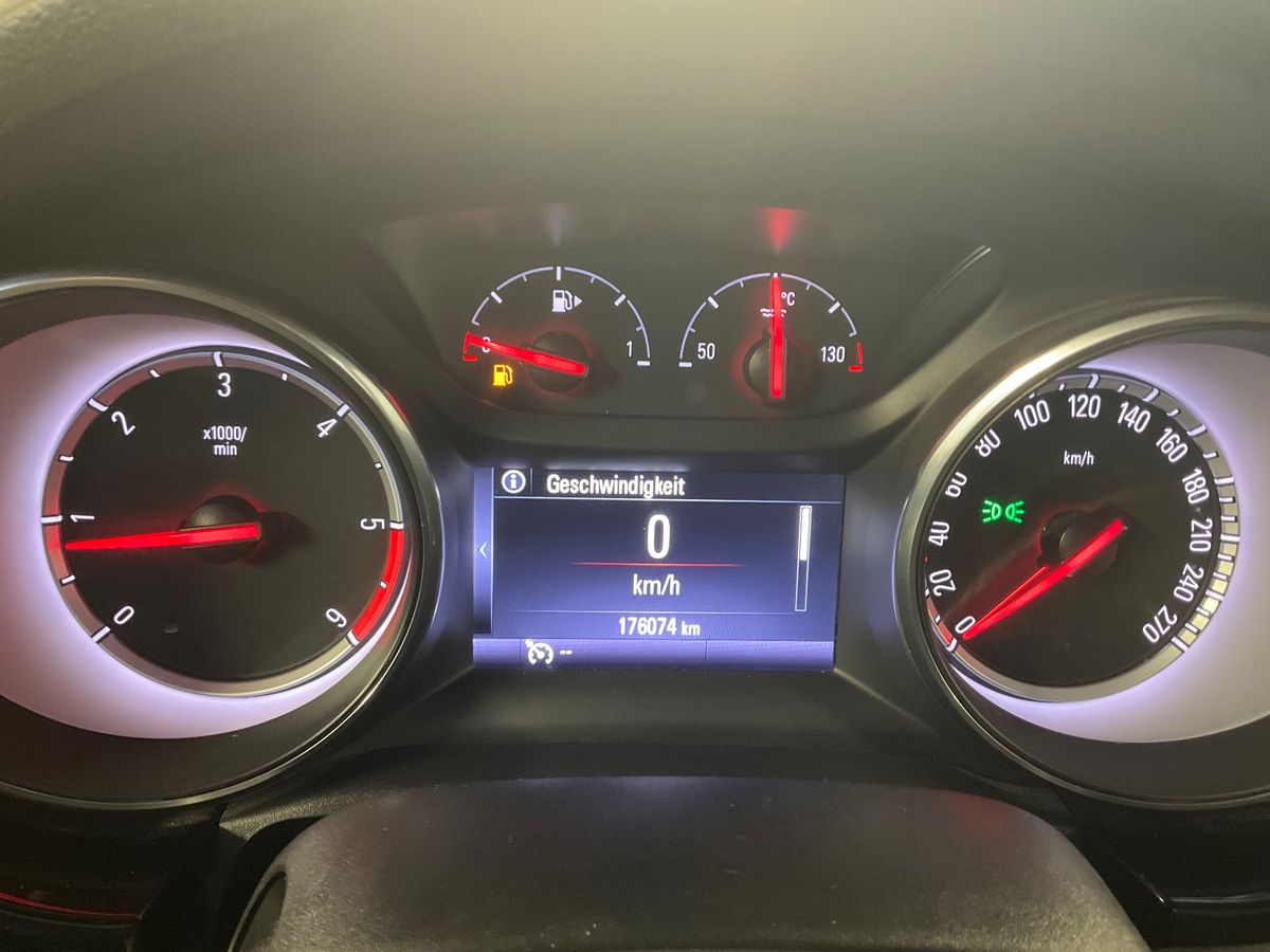 Opel Astra 2017 — photo 20