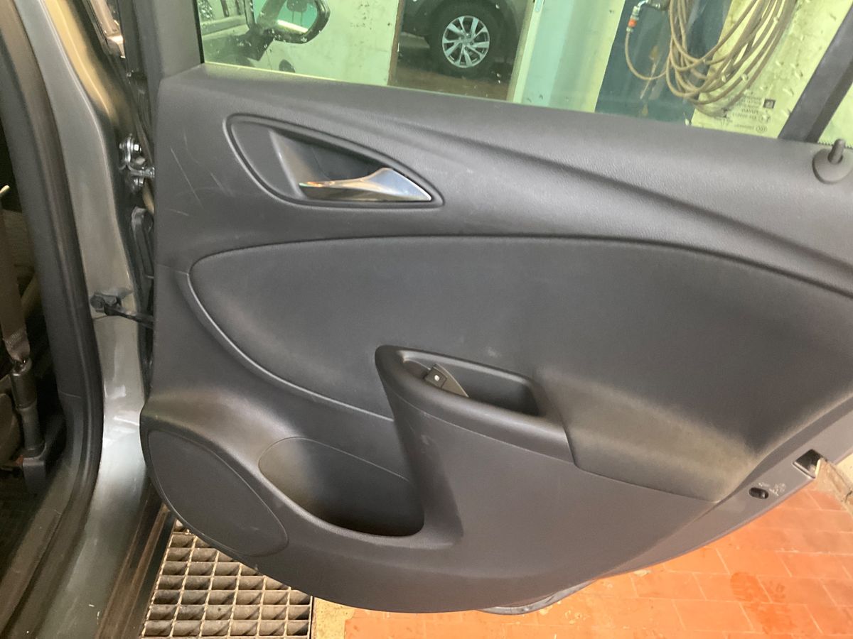 Opel Astra 2017 — photo 26