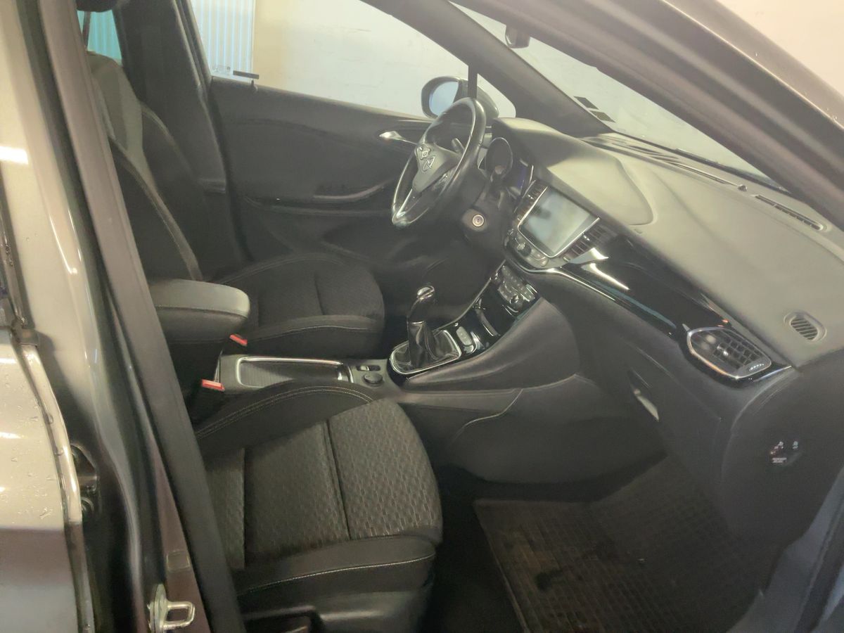 Opel Astra 2017 — photo 18