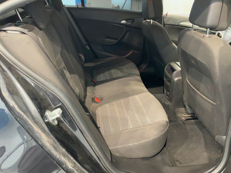 Opel Insignia 2.0 CDTI Edition — zdjęcie 14