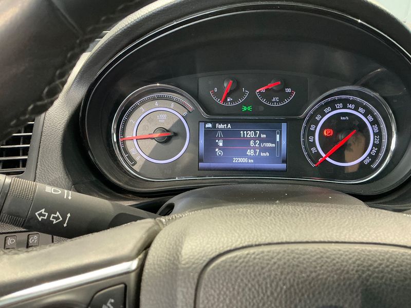 Opel Insignia 2.0 CDTI Edition — zdjęcie 13