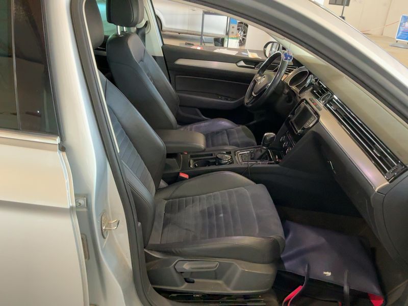Volkswagen Passat 2.0 TDI Carat BlueMotion Tech 2016 – снимка 16