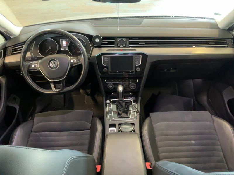 Volkswagen Passat 2.0 TDI Carat BlueMotion Tech 2016 – снимка 17