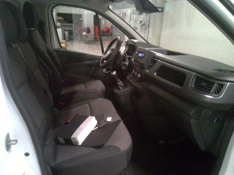 Nissan Primastar 2.0 dCi L2H1 DoKa 3,0t Acenta — zdjęcie 10
